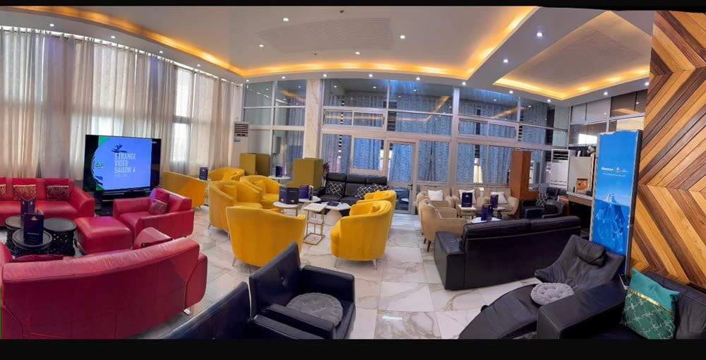 Salon VIP Travel Ease à l'Aéroport International de Douala — Sièges confortables